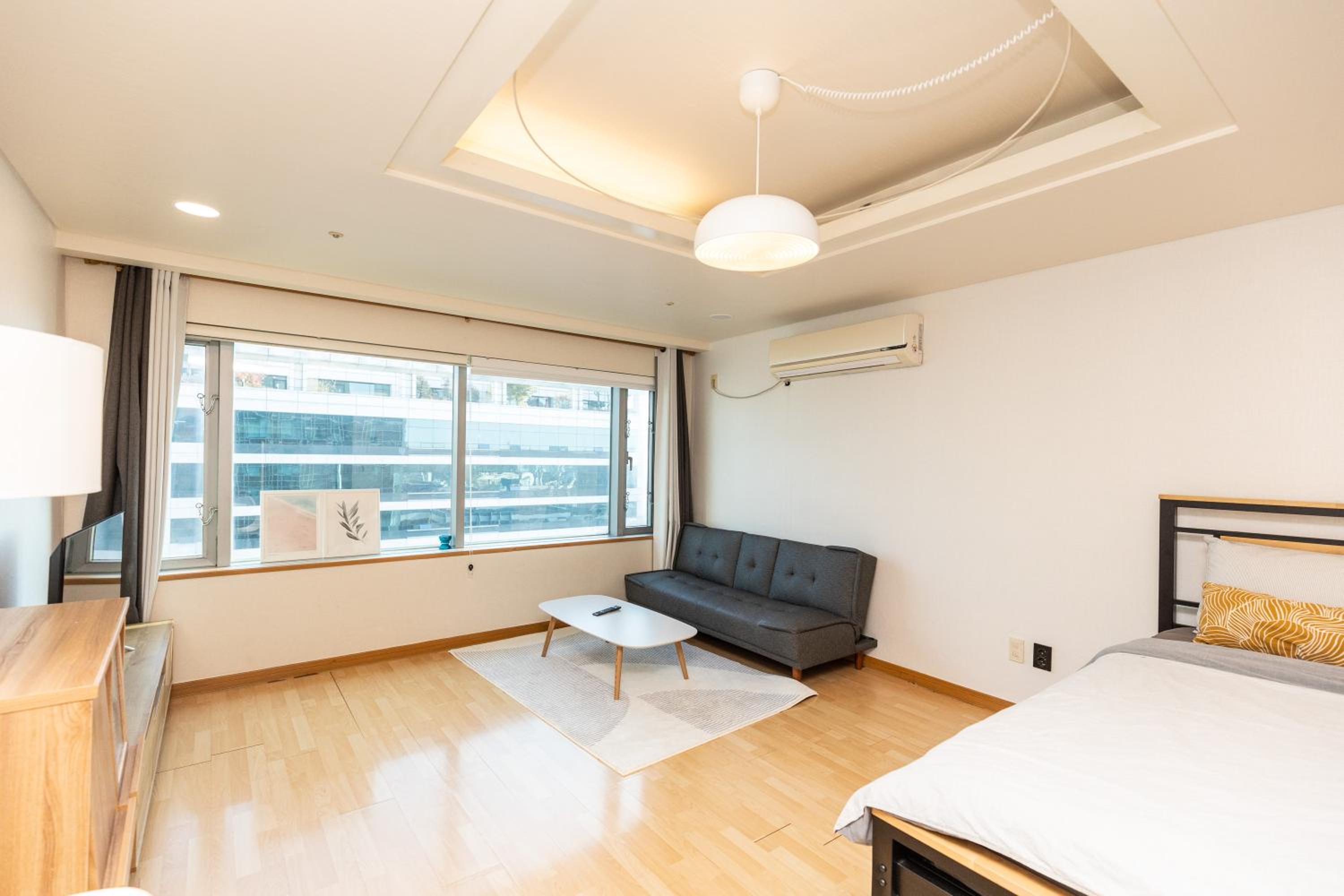 Jiny's Cozy Room view 2