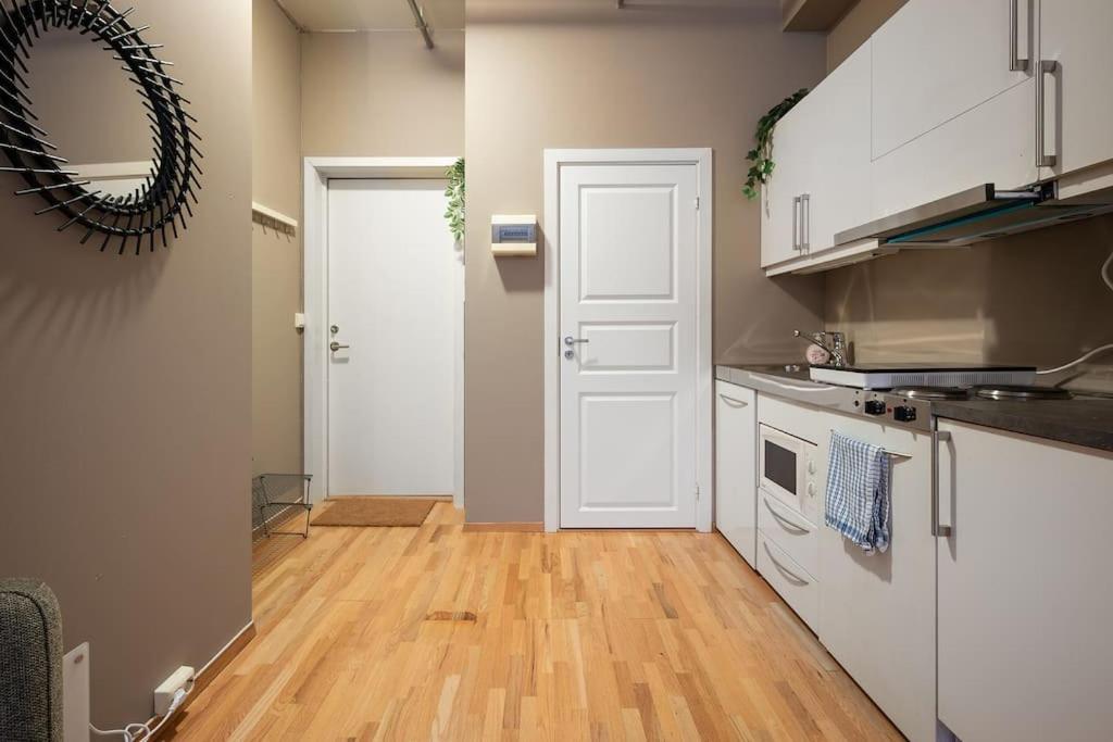 Studio apt in city centre view 2
