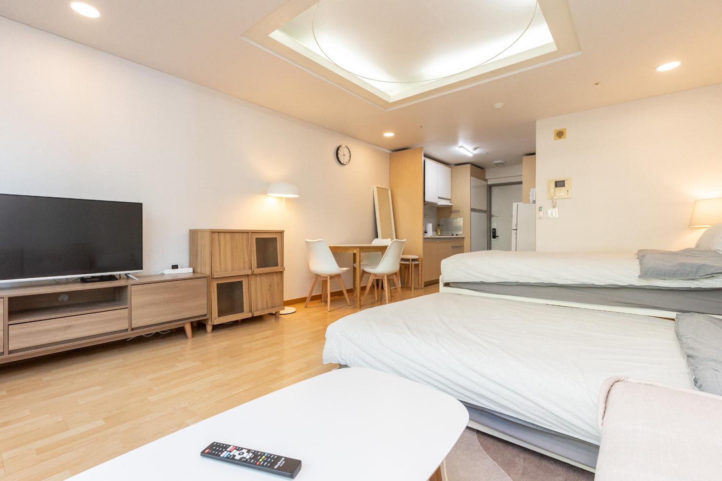 Jiny's Cozy Room view 4