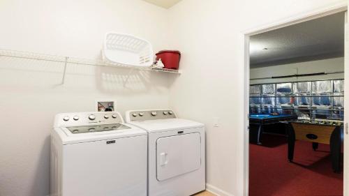 Firework view 6BR Home Pool/Spa/Game Near Disney!