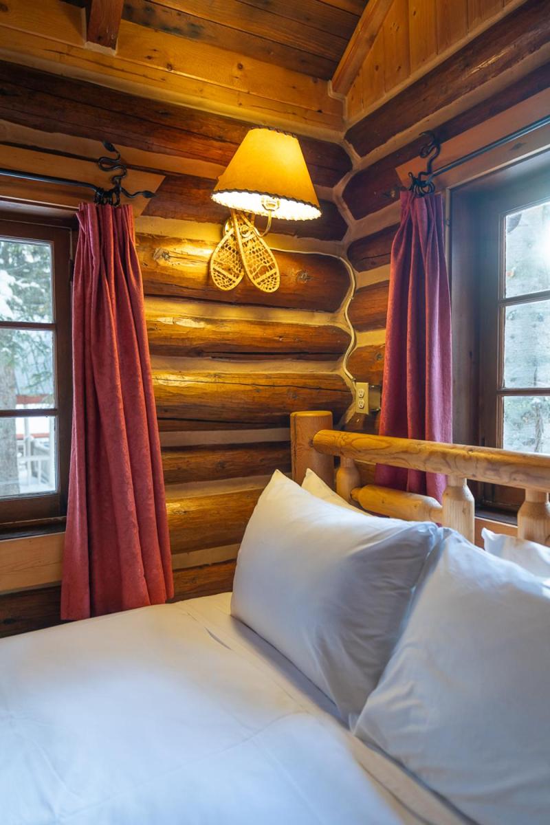 Storm Mountain Lodge & Cabins