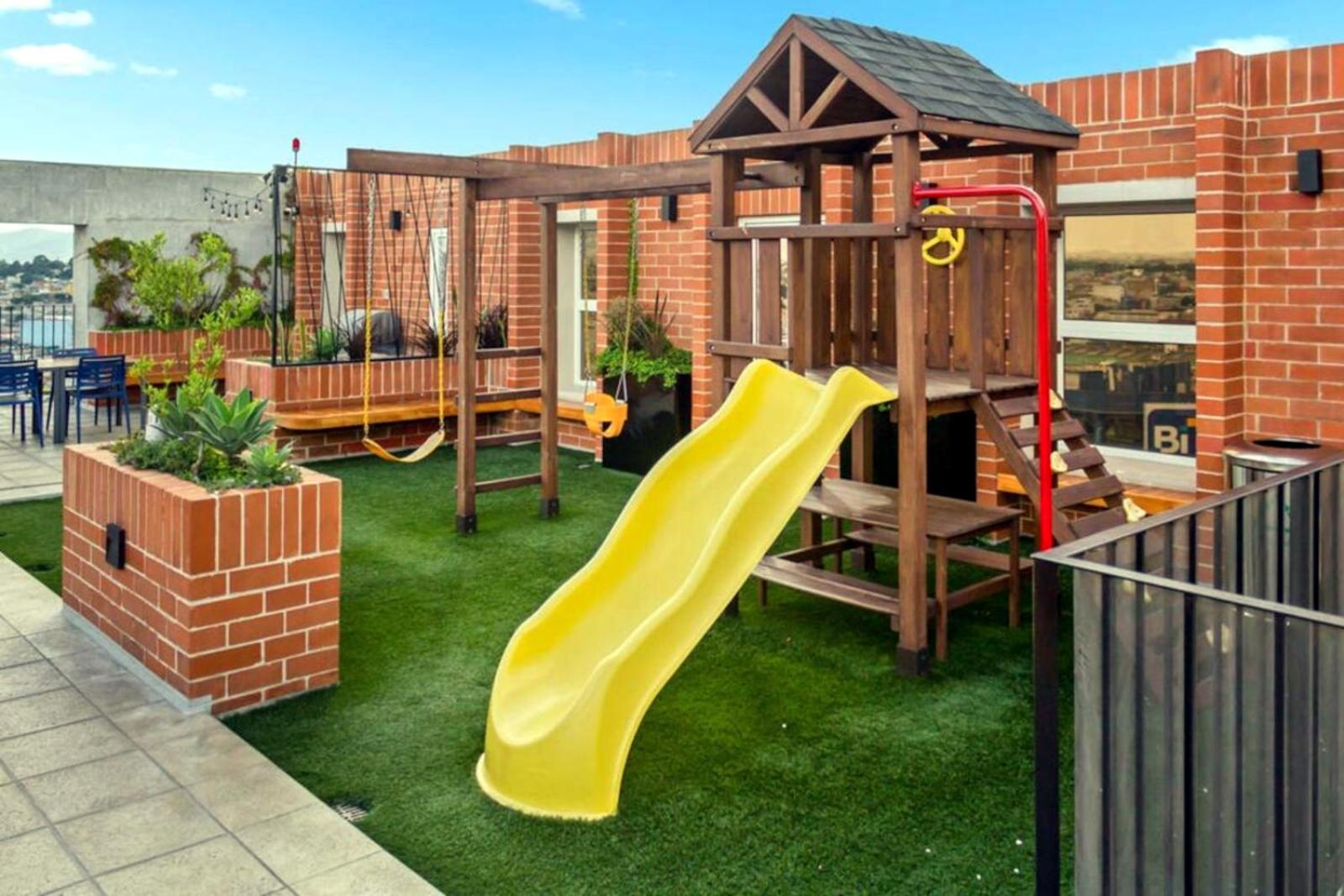 Nuevo y Moderno Apartamento con Parqueo en la atractiva Zona 4 view 3