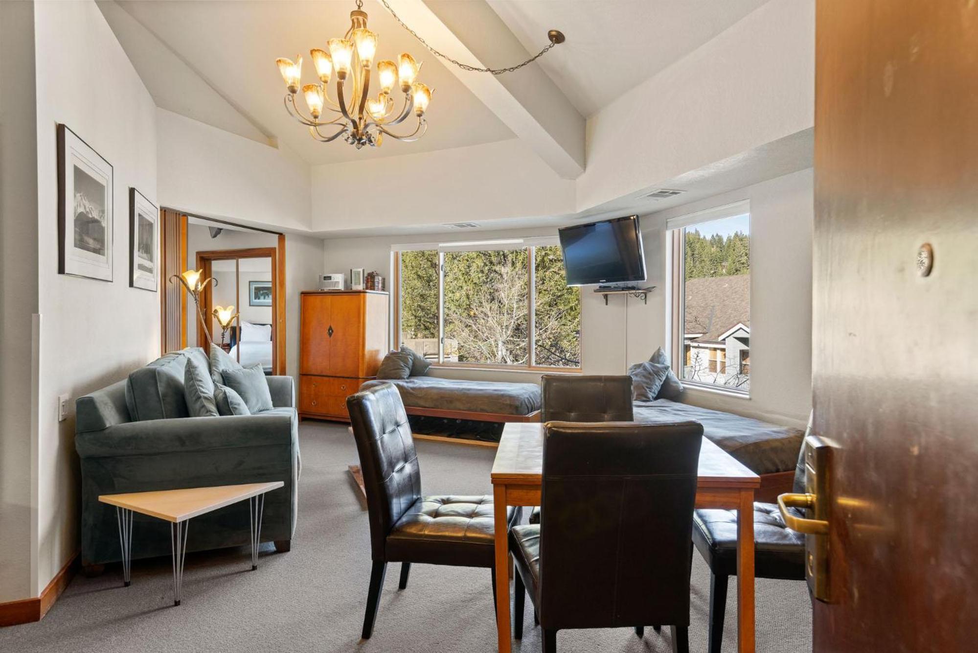 Palisades Tahoe Lodge Rentals Premium One Bedroom #321