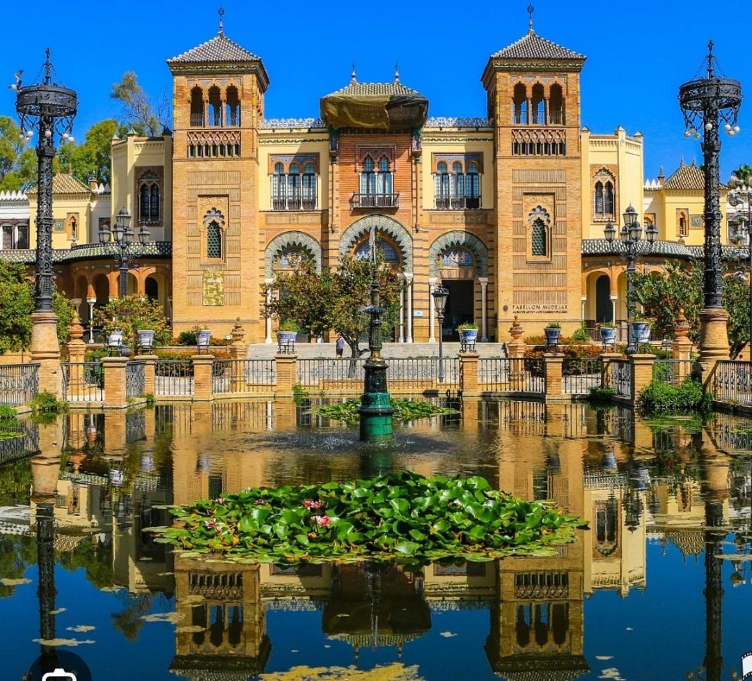 Habitación suite con baño privado a pies del río Guadalquivir