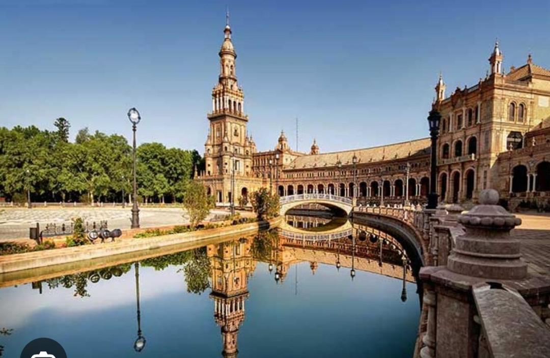 Habitación suite con baño privado a pies del río Guadalquivir
