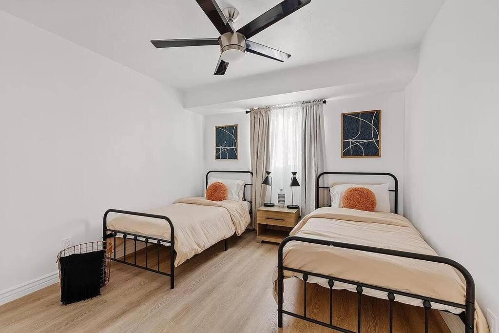 Serene & Stylish Townhouse in Scottsdale, 3bd/3bth view 2