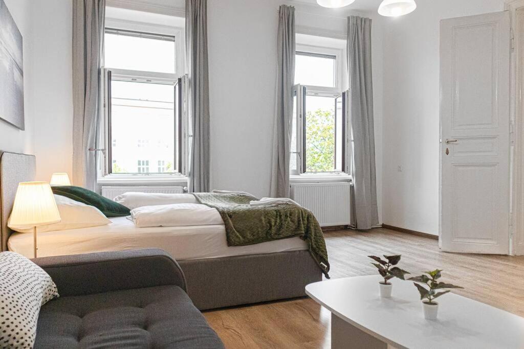 Easystay 2BR Apt. near AKH- Perfect for Longstays