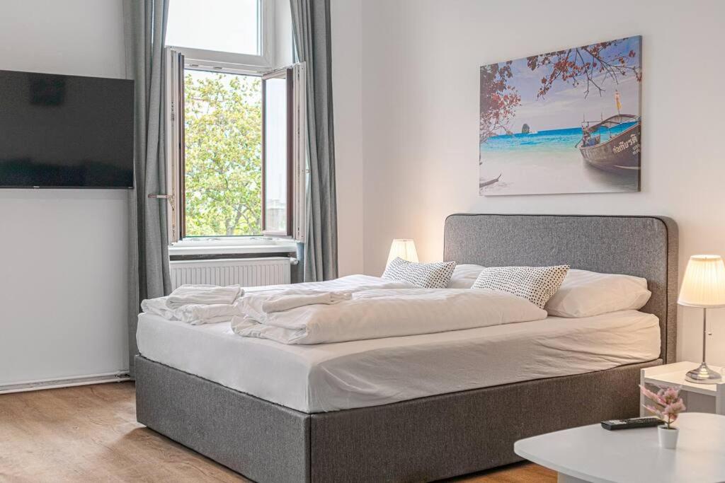 Easystay 2BR Apt. near AKH- Perfect for Longstays