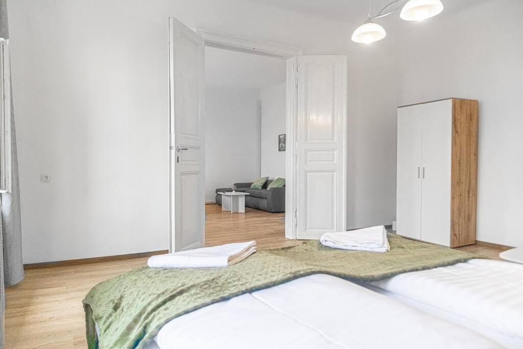 Easystay 2BR Apt. near AKH- Perfect for Longstays