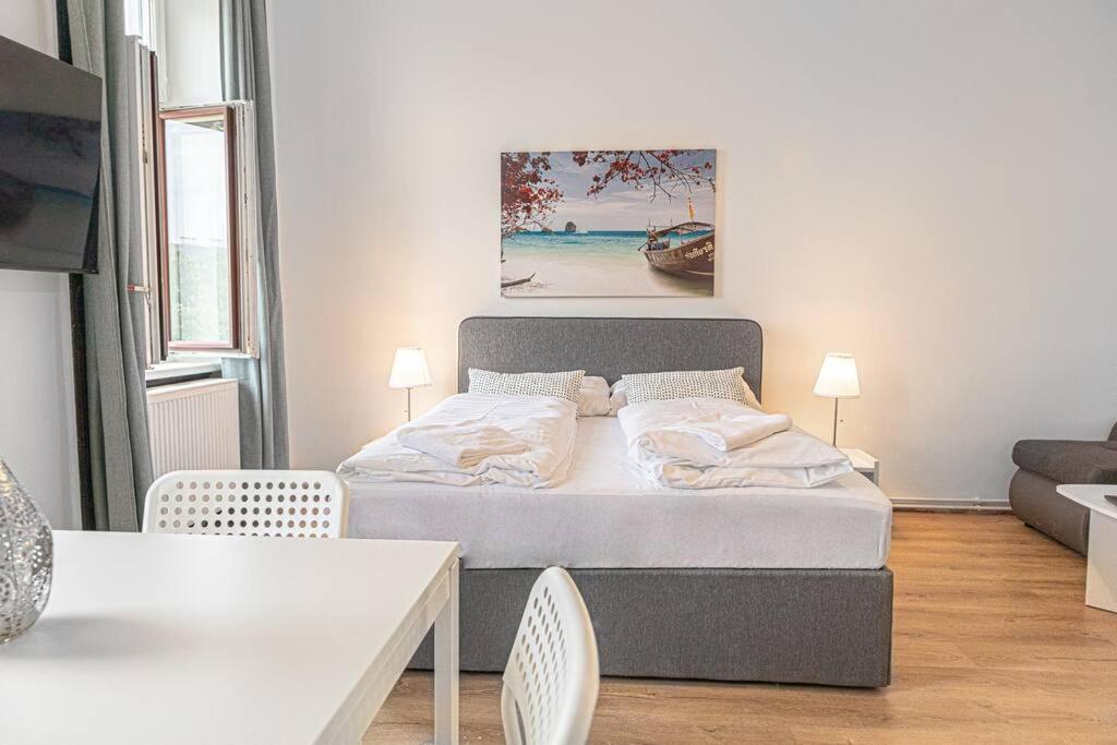Easystay 2BR Apt. near AKH- Perfect for Longstays