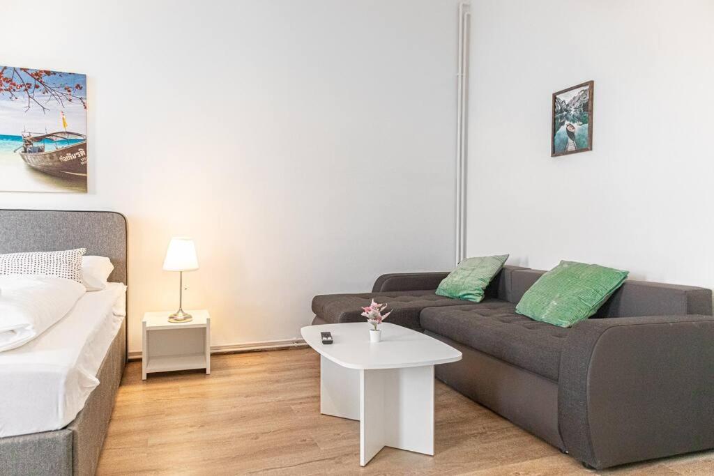 Easystay 2BR Apt. near AKH- Perfect for Longstays