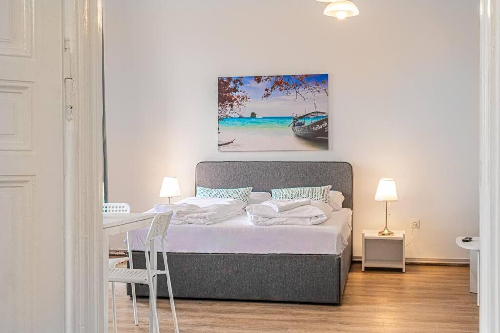 Easystay 2BR Apt. near AKH- Perfect for Longstays