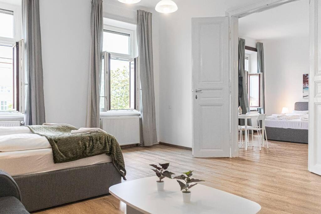 Easystay 2BR Apt. near AKH- Perfect for Longstays