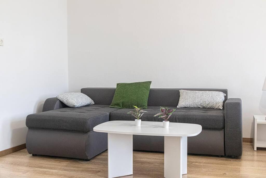 Easystay 2BR Apt. near AKH- Perfect for Longstays