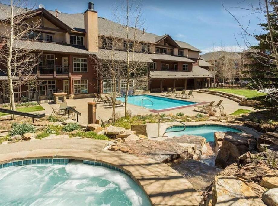 Grand Timber Lodge 3 bedroom - Ski-in/Ski-out