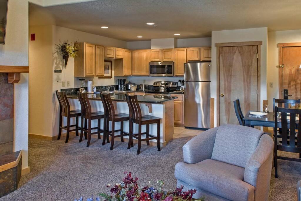 Grand Timber Lodge 2 bedroom - Ski-in/Ski-out view 4