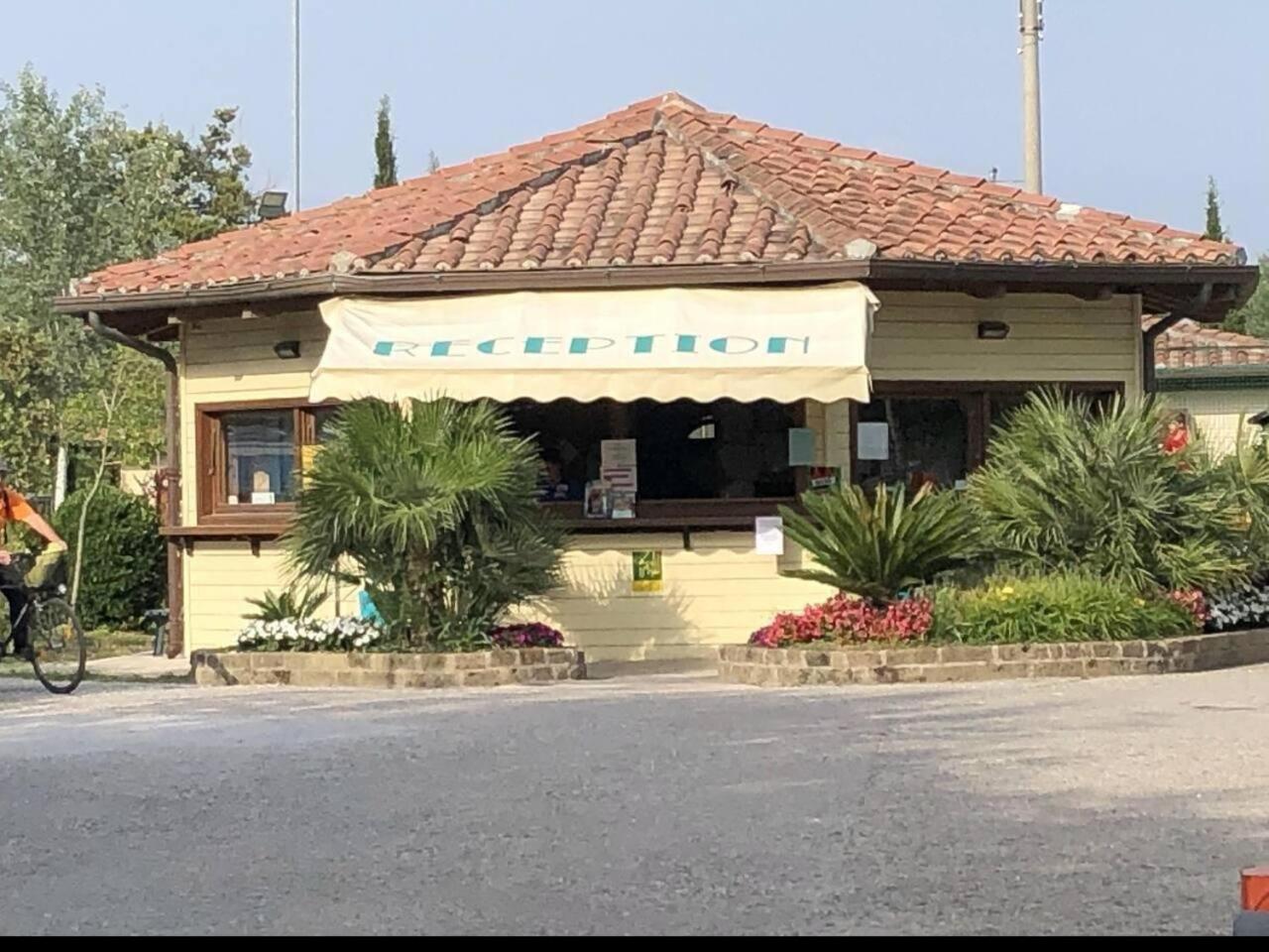Comfortable campsite-chalet G16 Tuscany near sea view 4