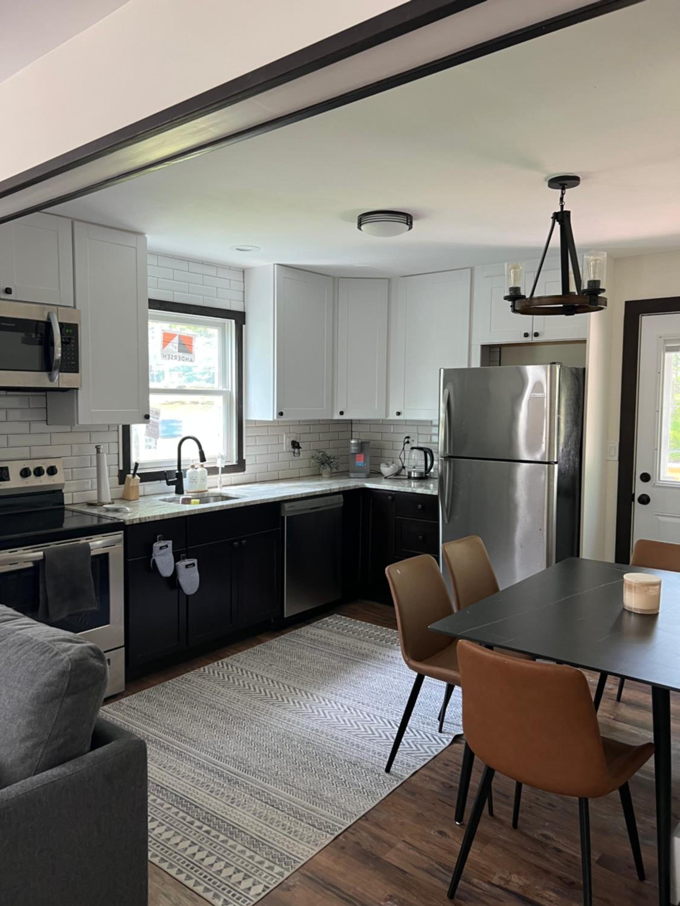 The Flying Dutchman Cottage in amenities filled Masthope community Ski Big Bear view 5