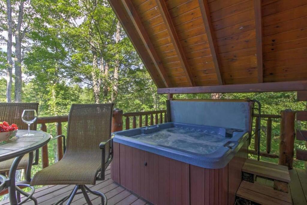 Hotel Majestic View Hideaway 2br Sevierville Cabin!