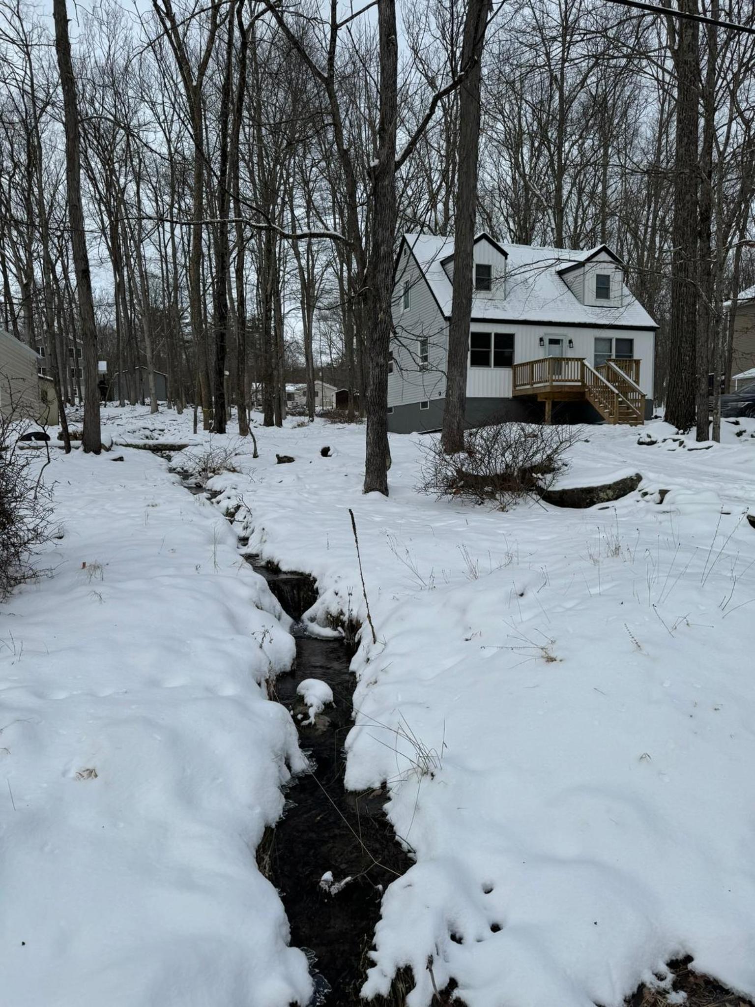 The Flying Dutchman Cottage in amenities filled Masthope community Ski Big Bear view 4