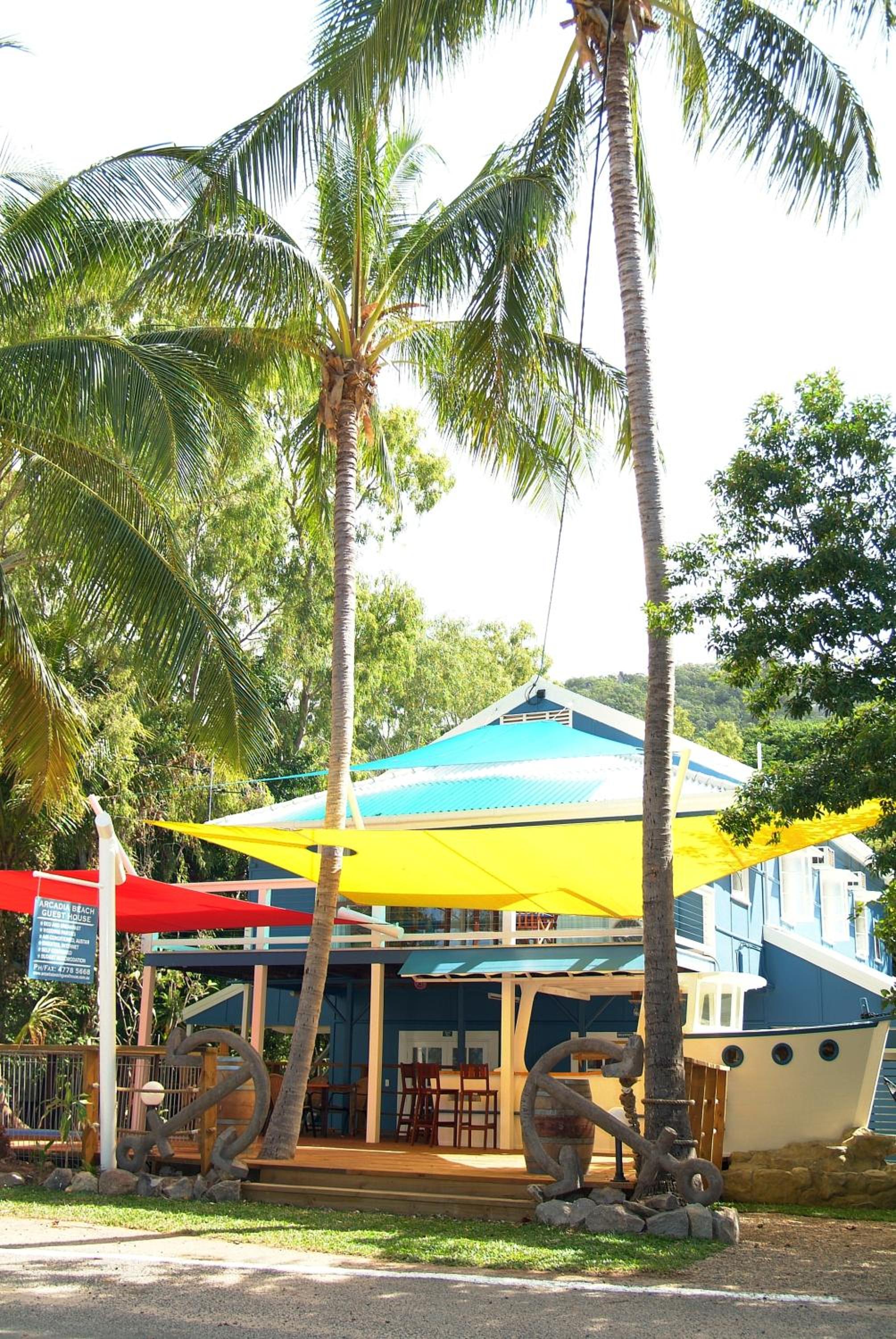 Hotel Arcadia Beach Guest House and Car Hire - Image 1
