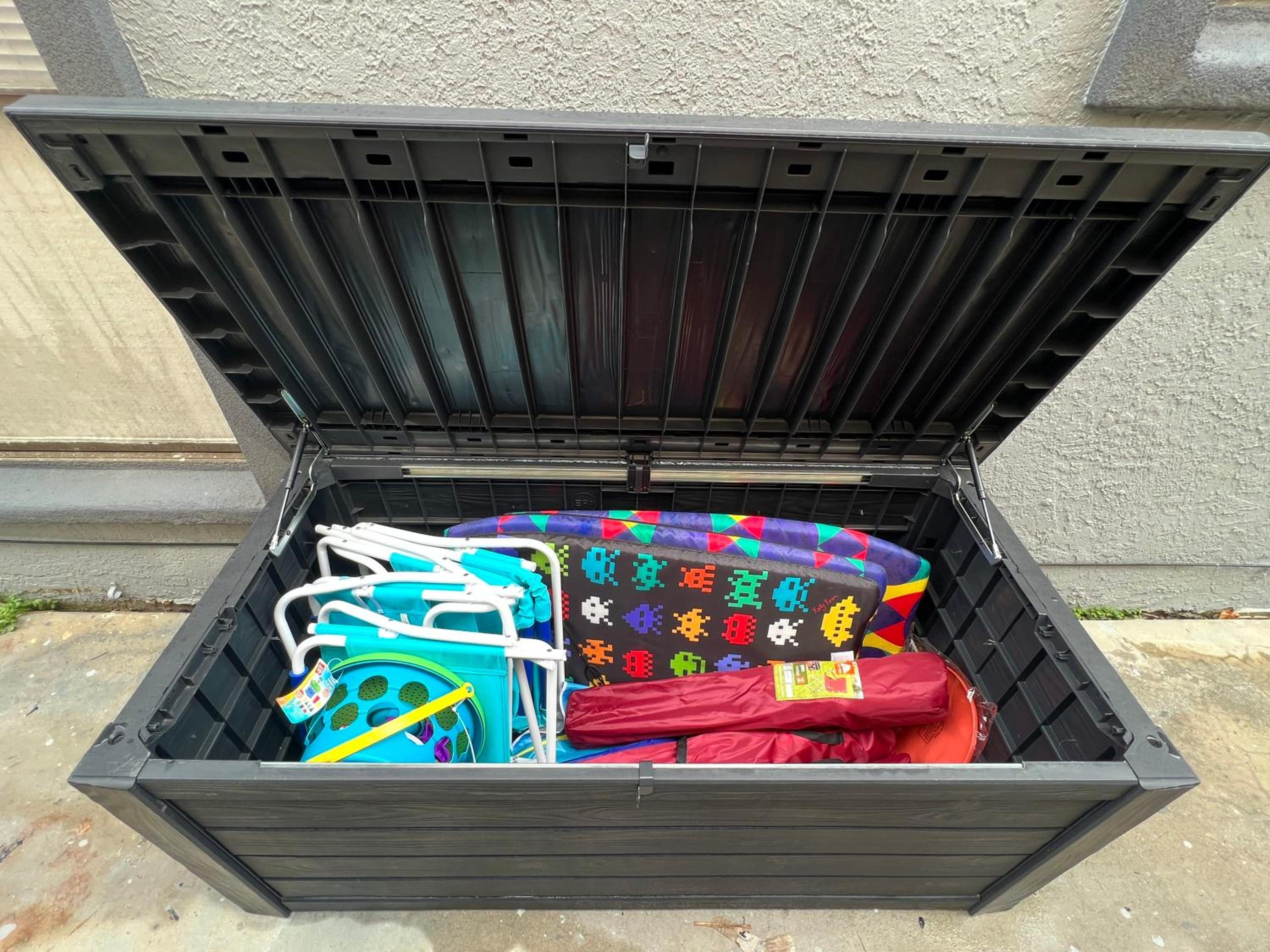 101 Ocean Side Laundry Desk 2 TV Backyard view 4