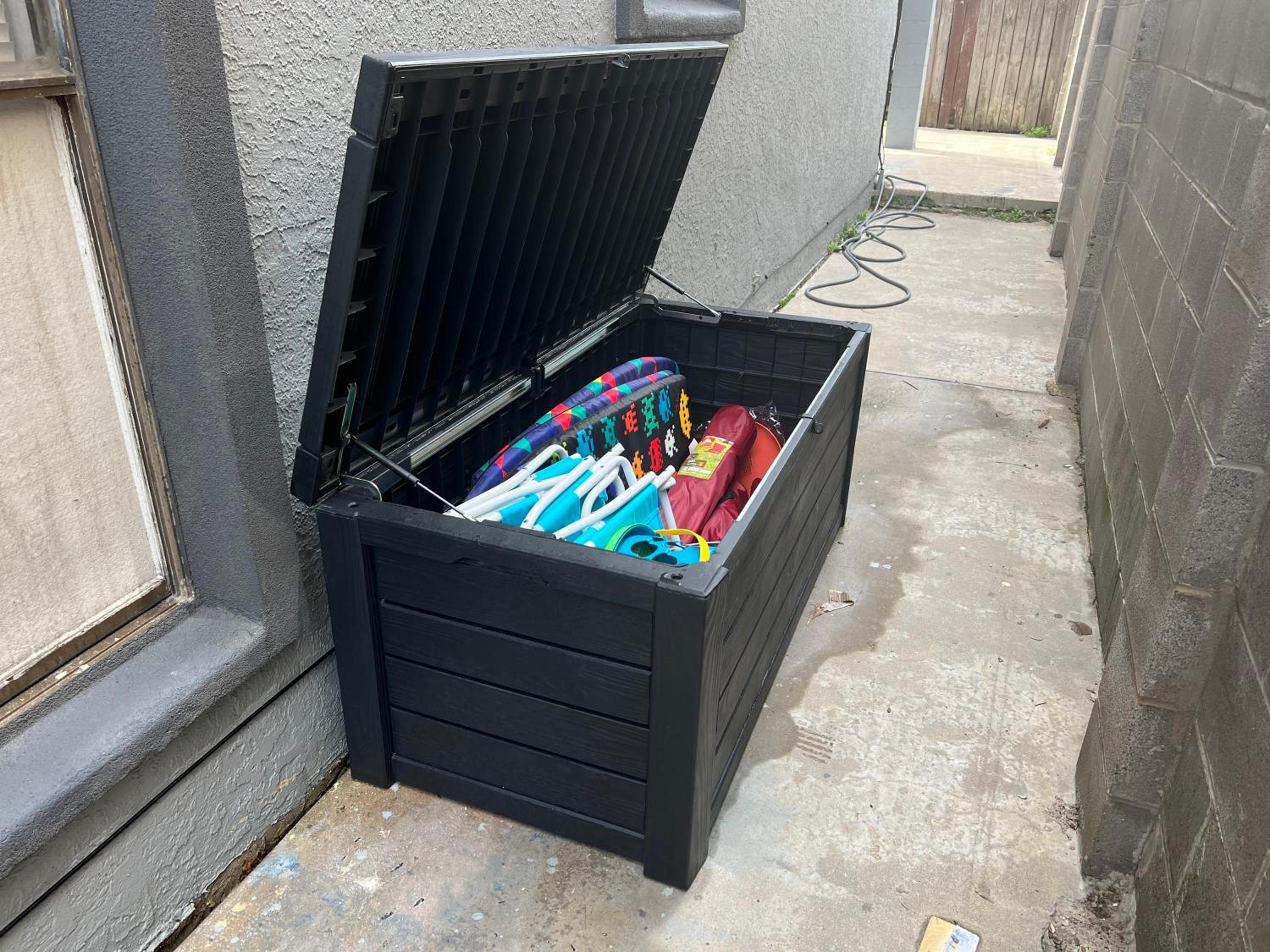 101 Ocean Side Laundry Desk 2 TV Backyard view 3