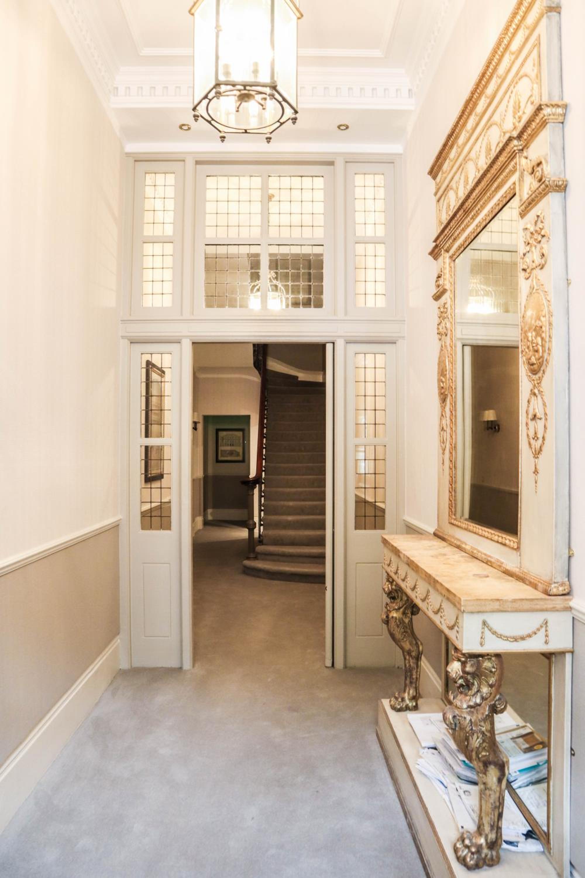 Elegant One-Bedroom! Kensington Flat with Patio