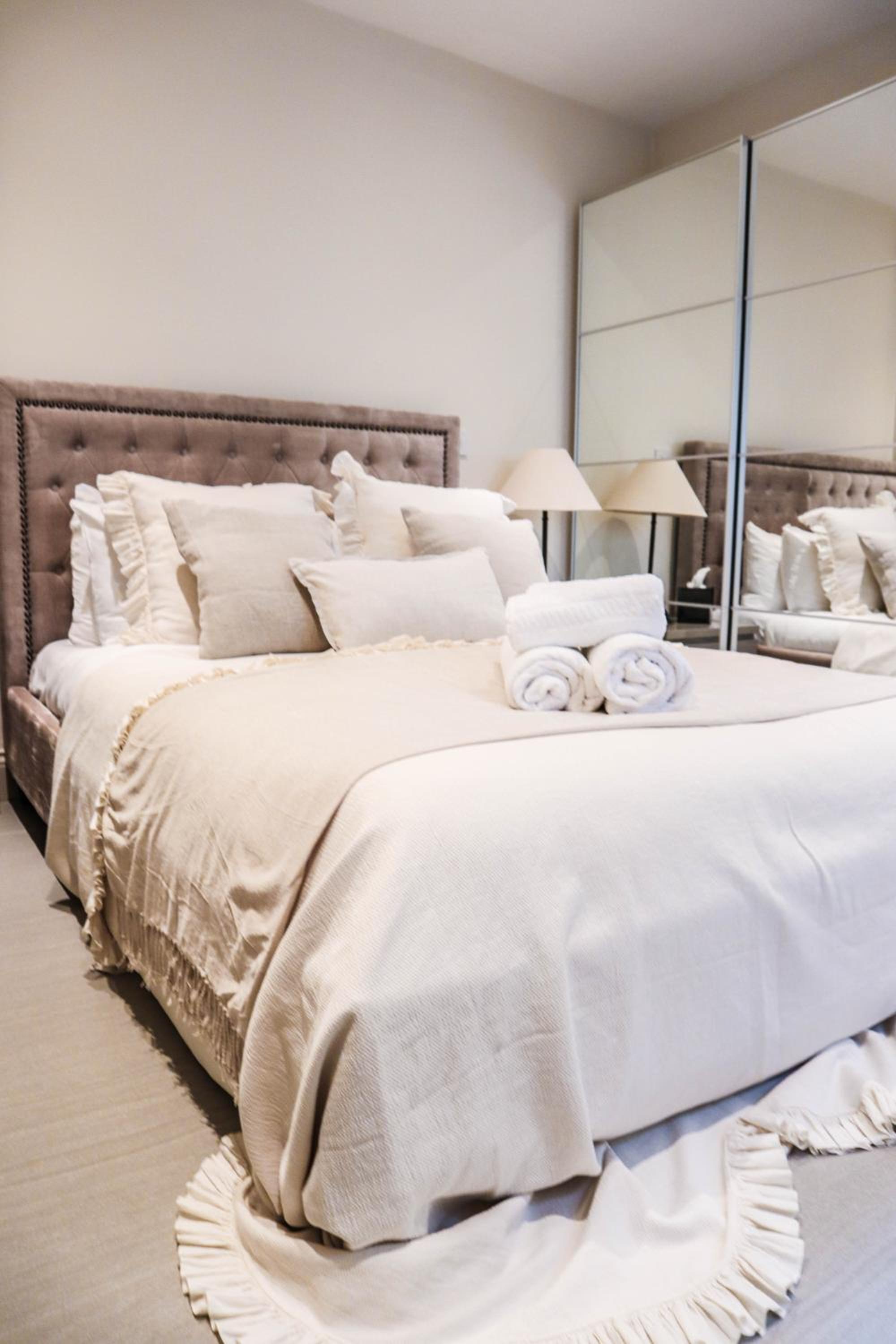 Elegant One-Bedroom! Kensington Flat with Patio