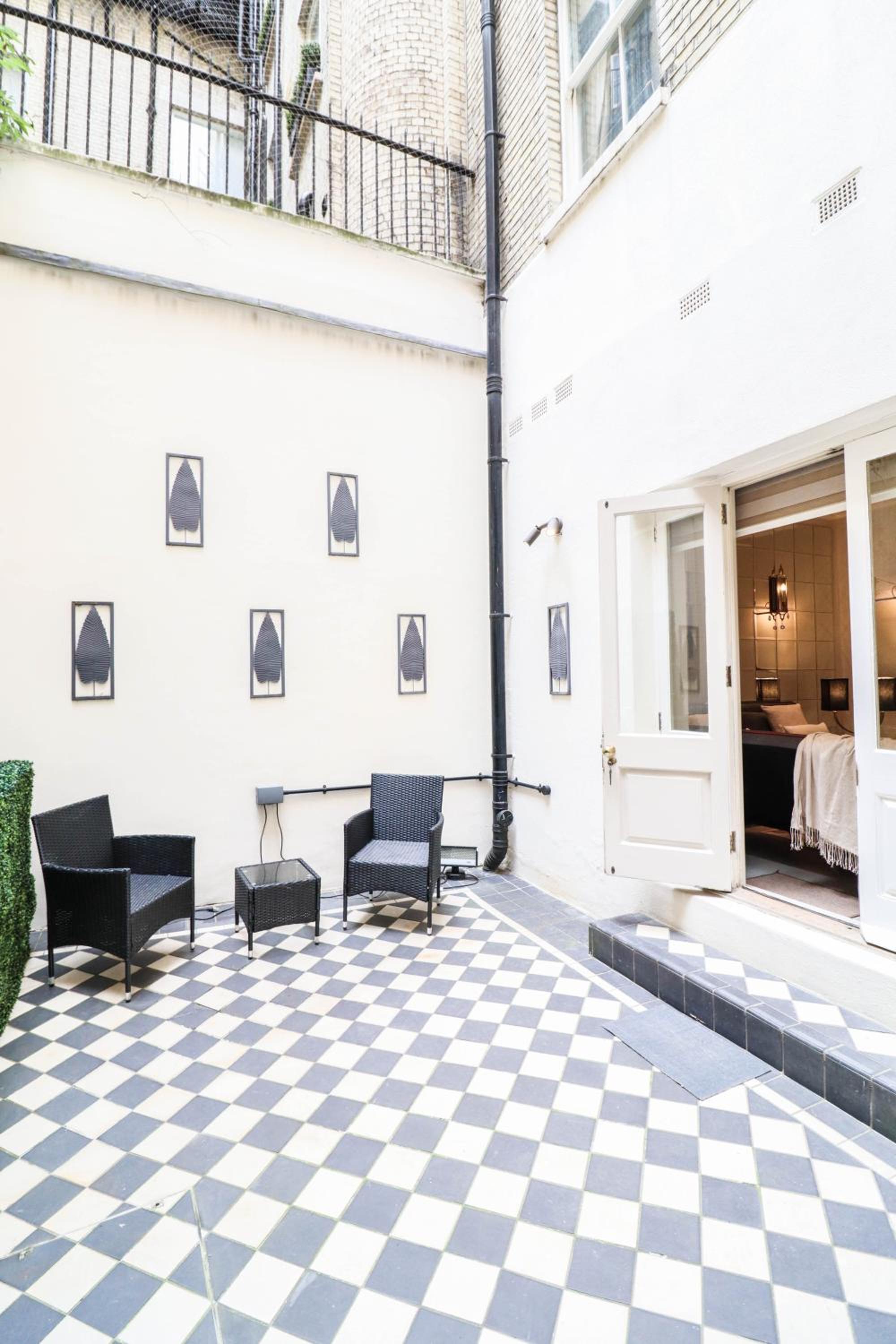 Elegant One-Bedroom! Kensington Flat with Patio
