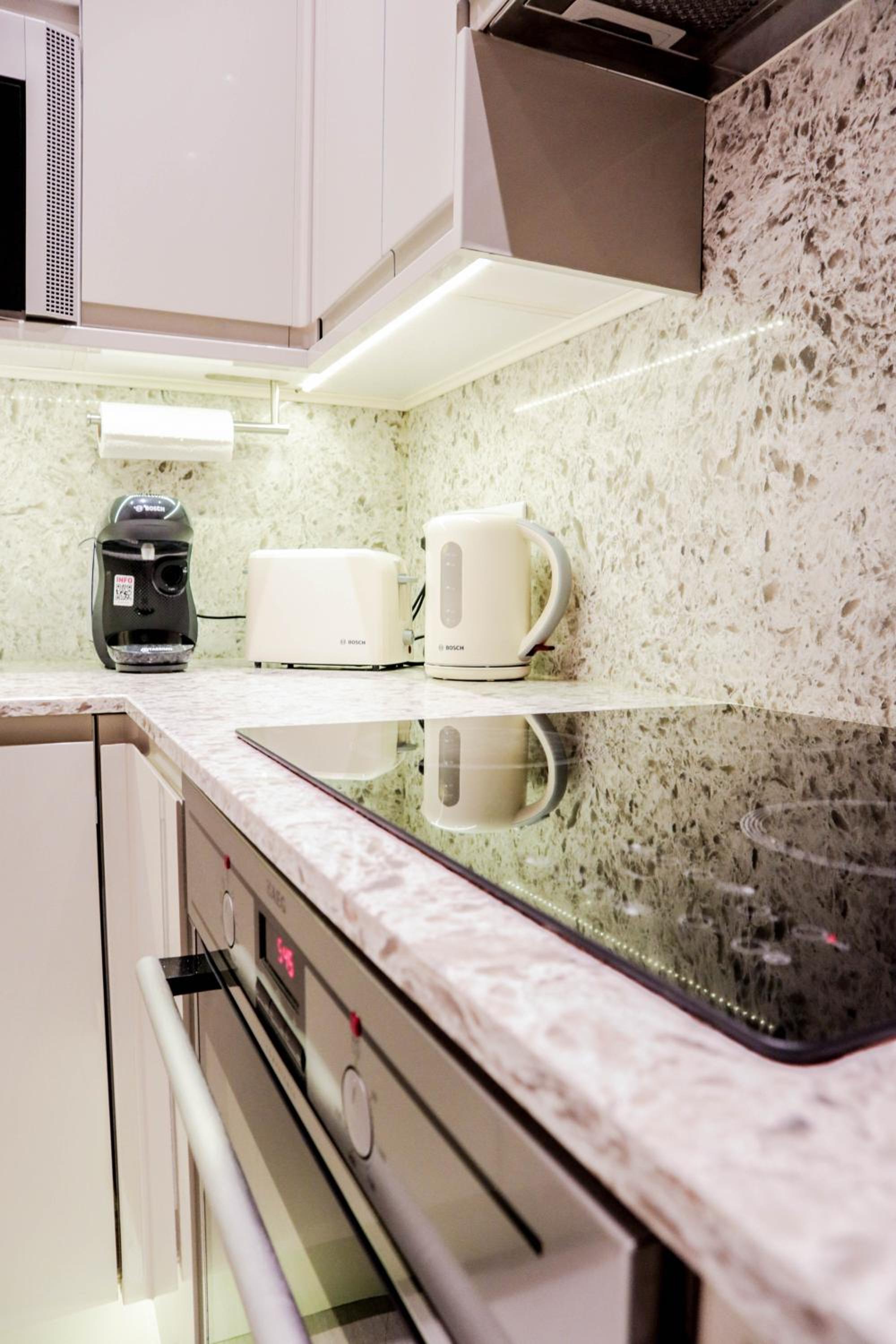 Elegant One-Bedroom! Kensington Flat with Patio