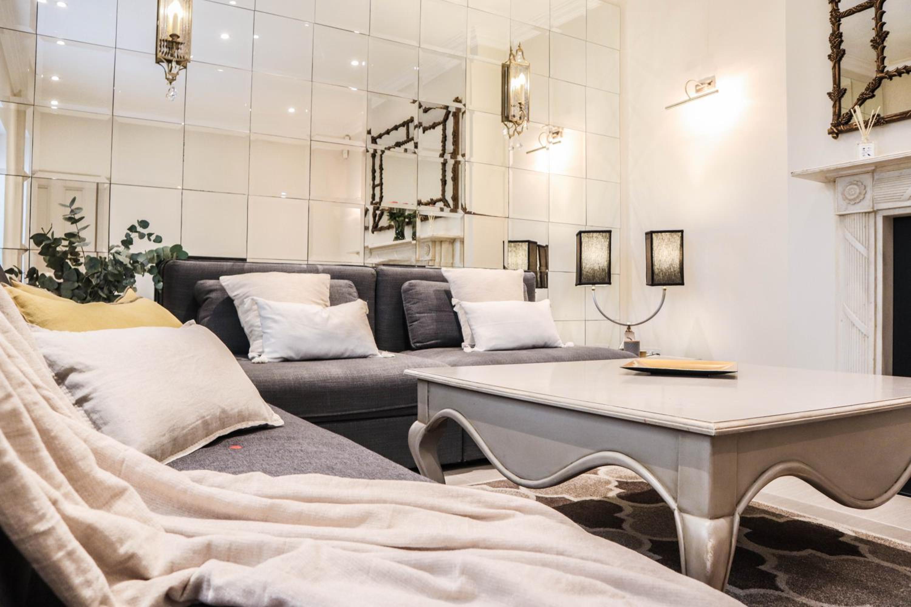 Elegant One-Bedroom! Kensington Flat with Patio