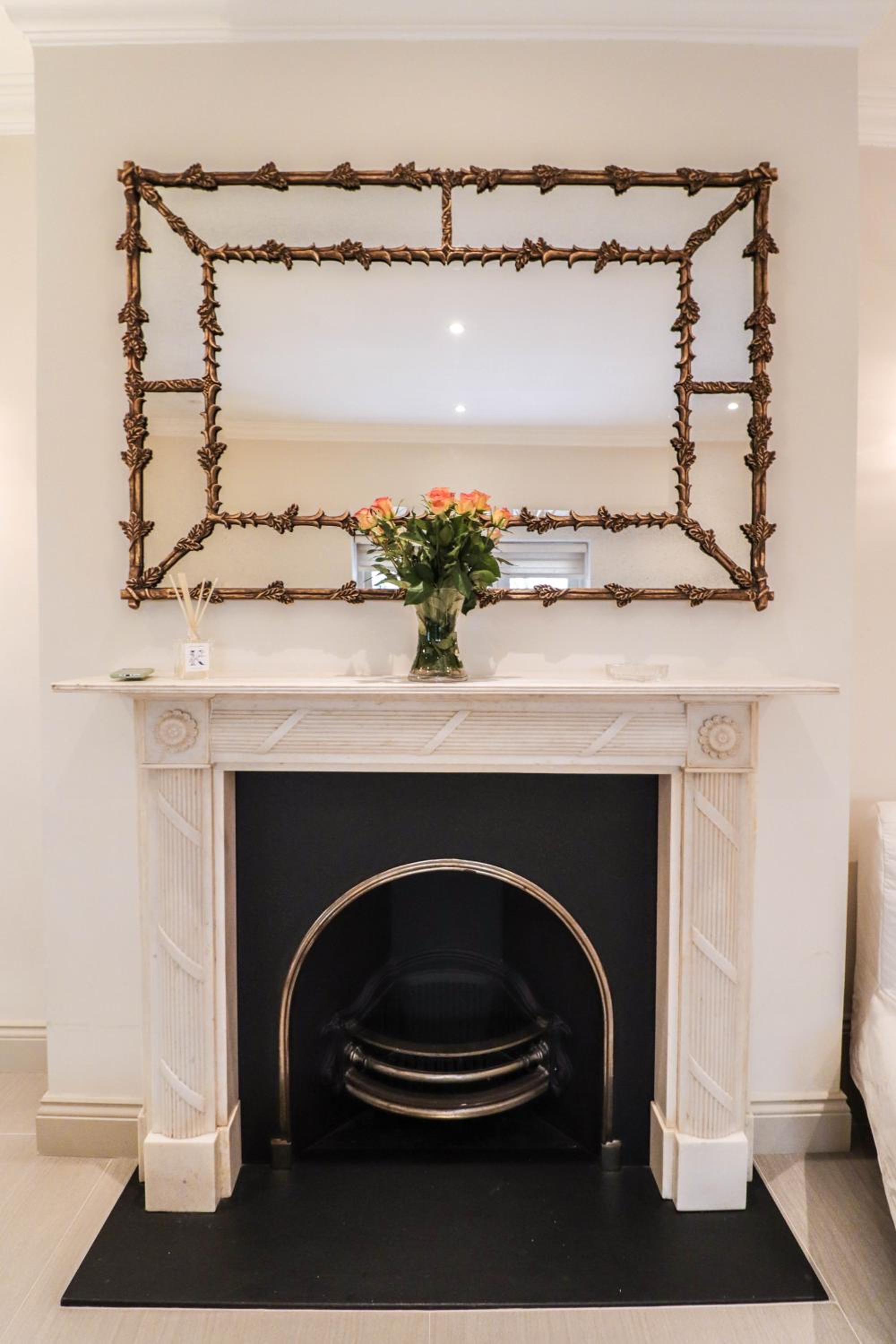 Elegant One-Bedroom! Kensington Flat with Patio