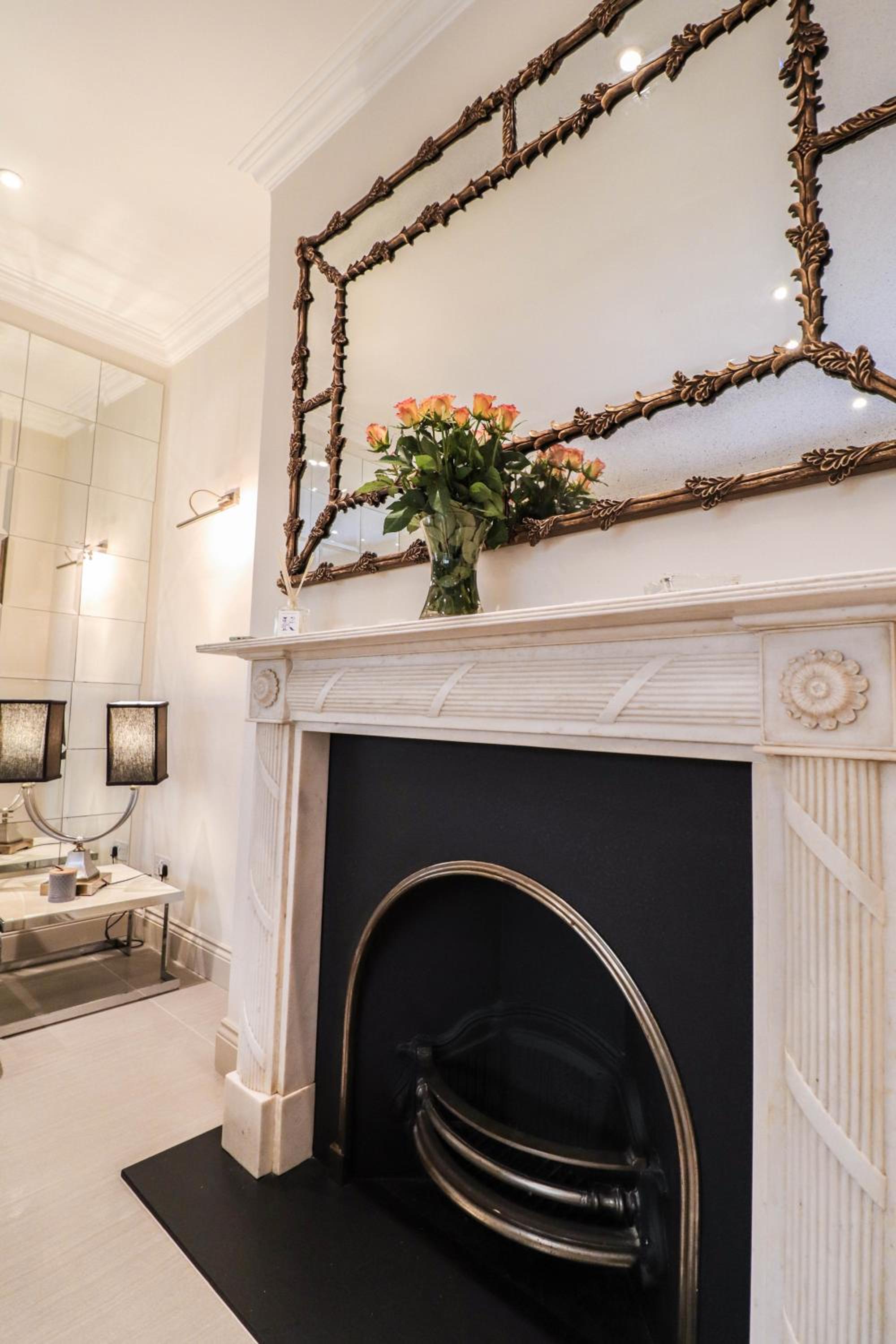 Elegant One-Bedroom! Kensington Flat with Patio