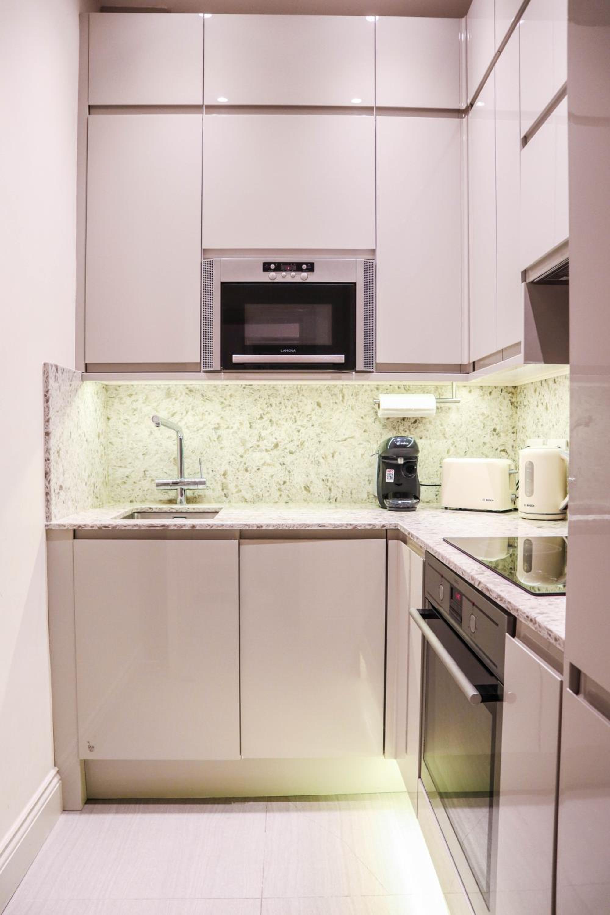 Elegant One-Bedroom! Kensington Flat with Patio