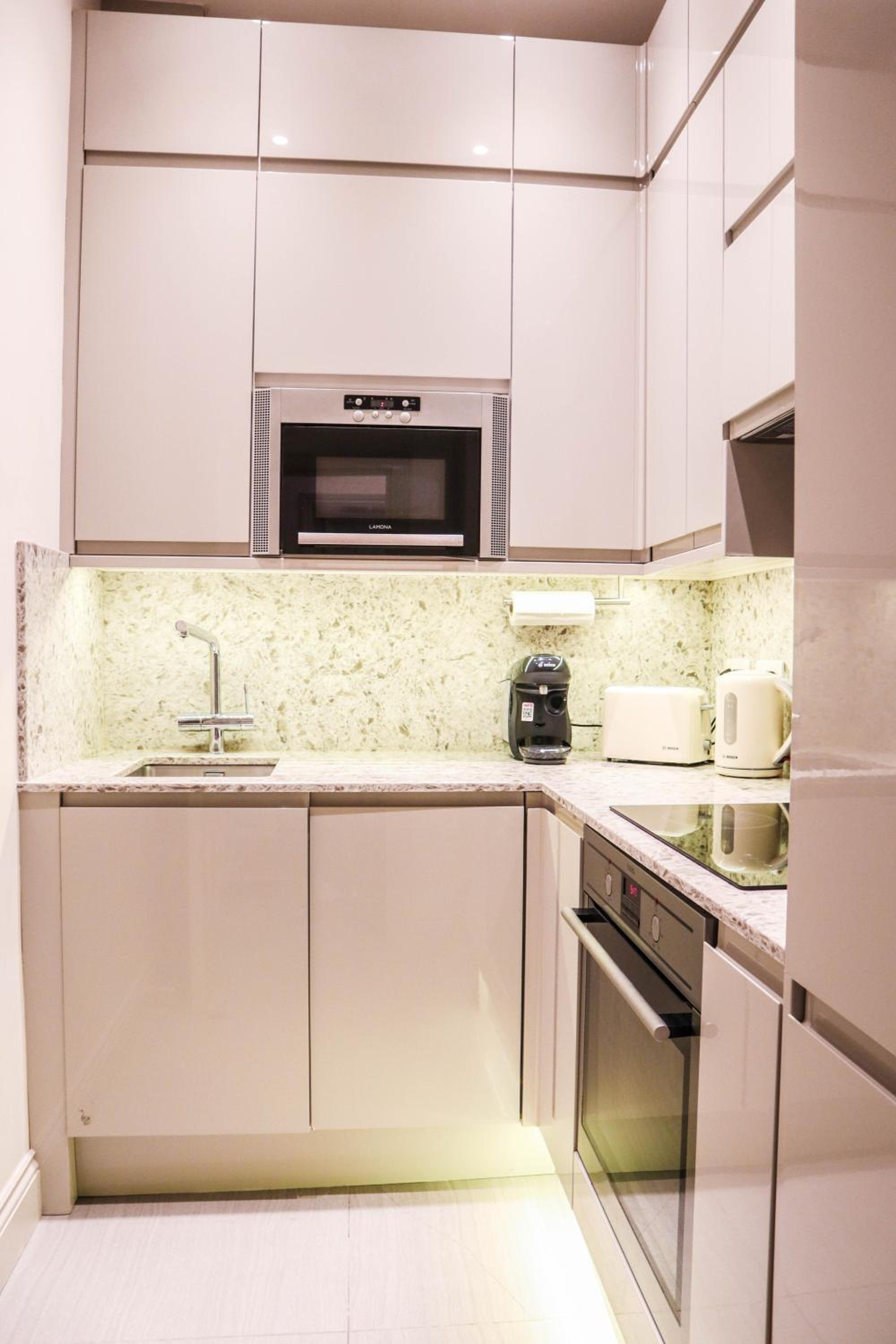 Elegant One-Bedroom! Kensington Flat with Patio