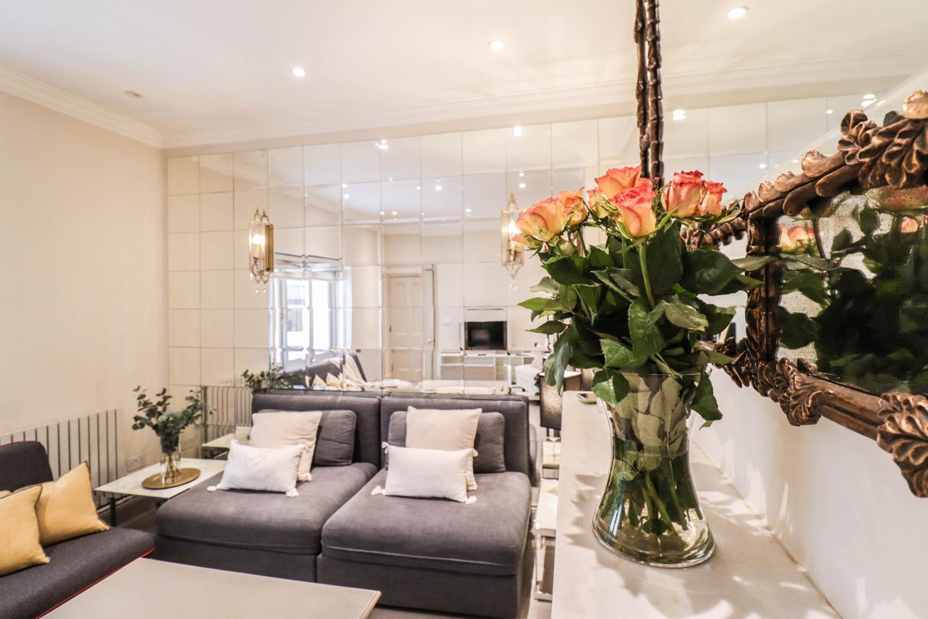 Elegant One-Bedroom! Kensington Flat with Patio