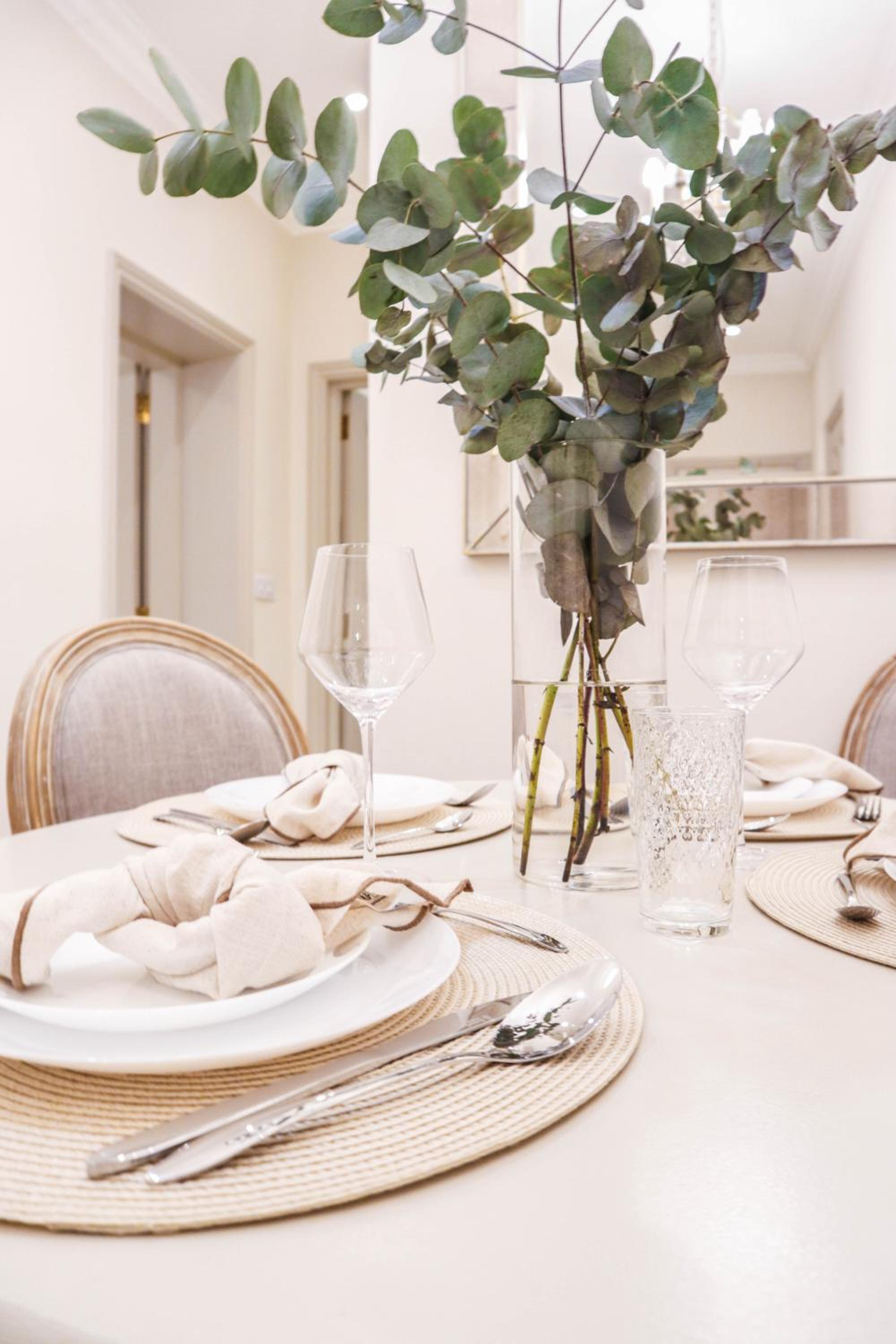 Elegant One-Bedroom! Kensington Flat with Patio
