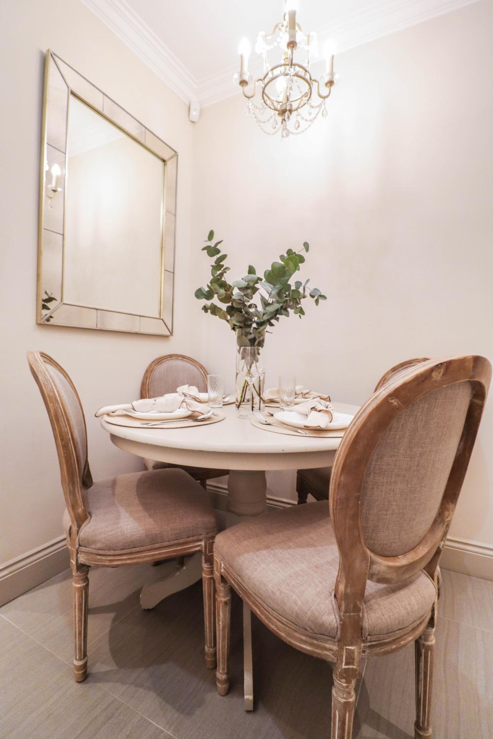 Elegant One-Bedroom! Kensington Flat with Patio