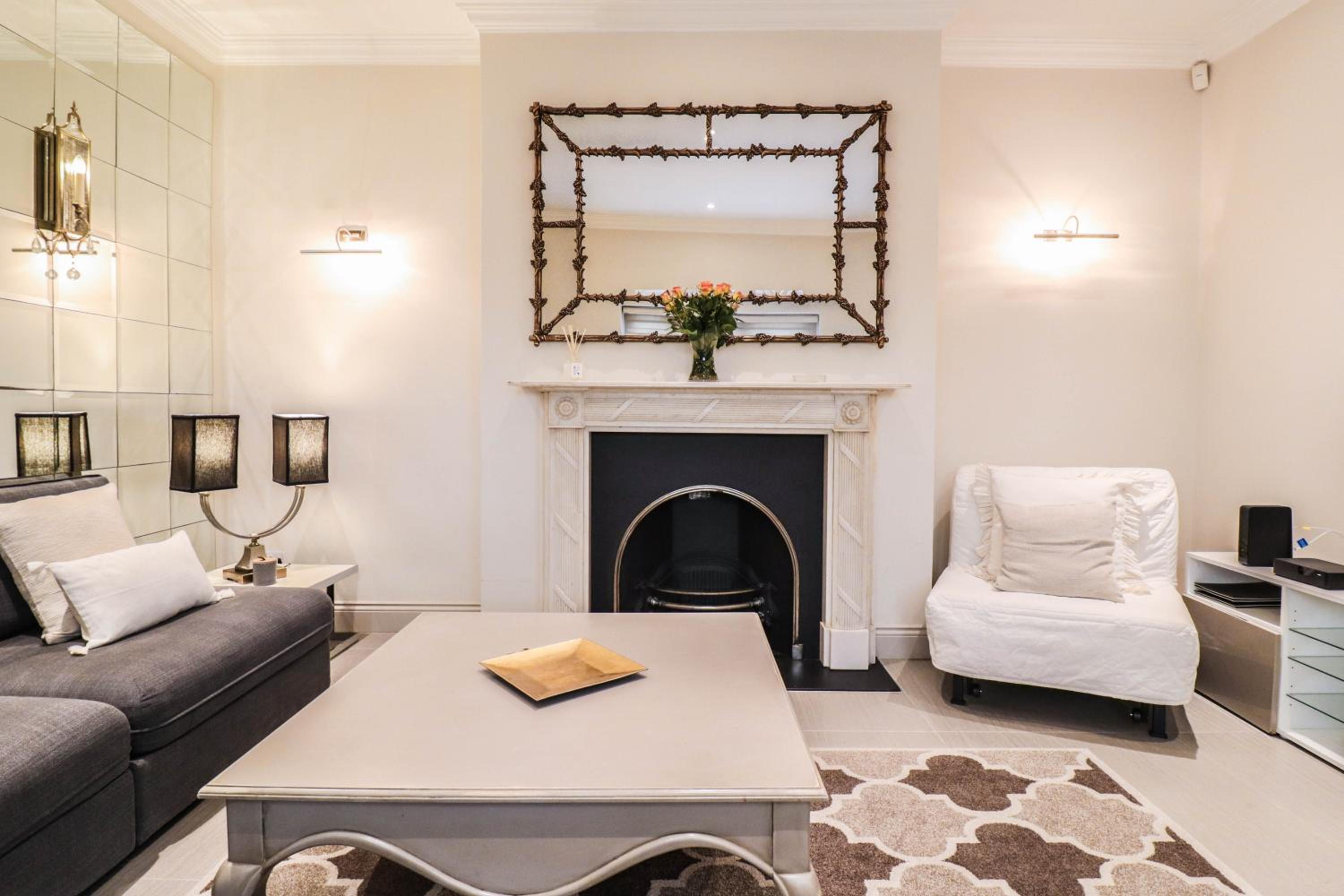 Elegant One-Bedroom! Kensington Flat with Patio