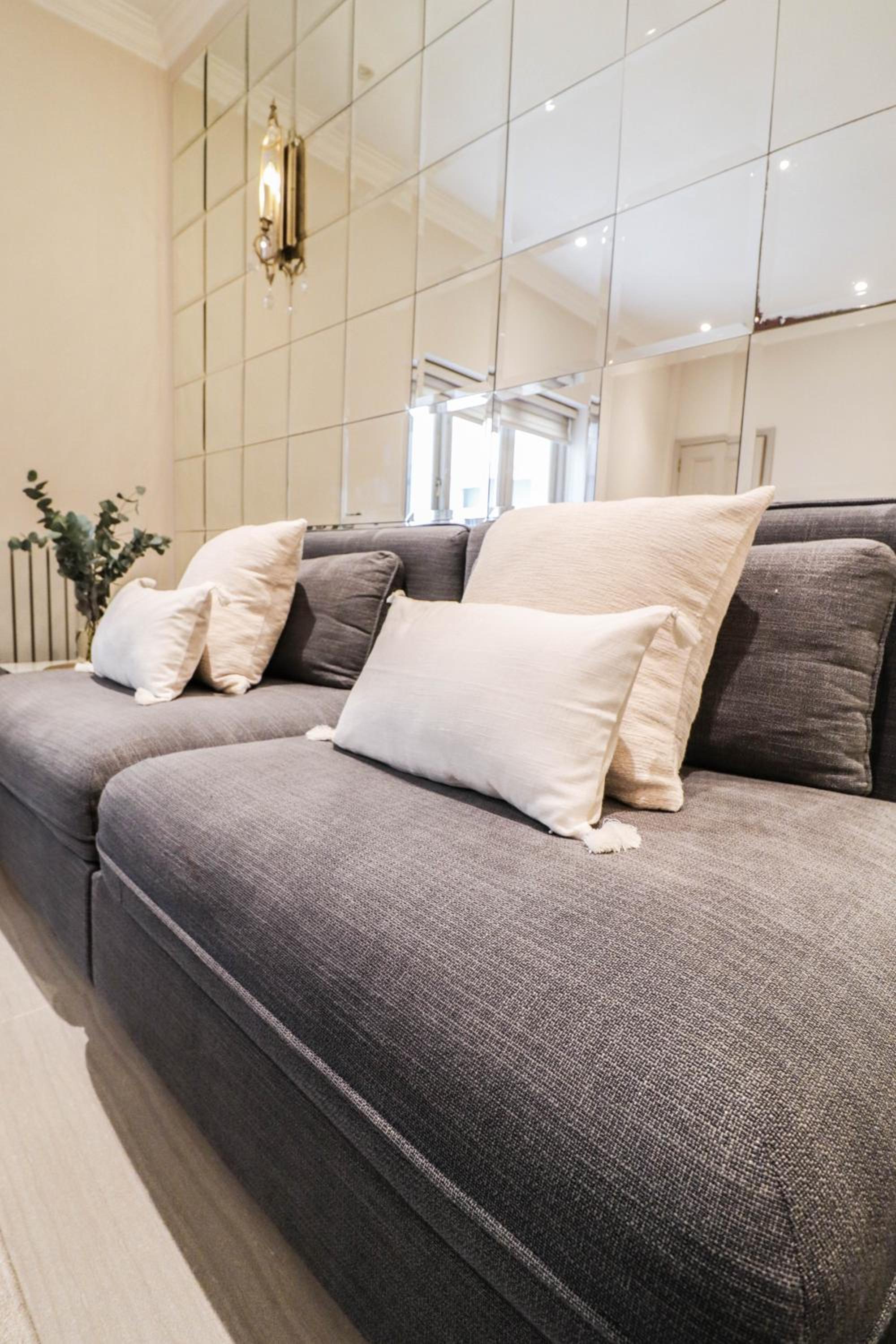 Elegant One-Bedroom! Kensington Flat with Patio
