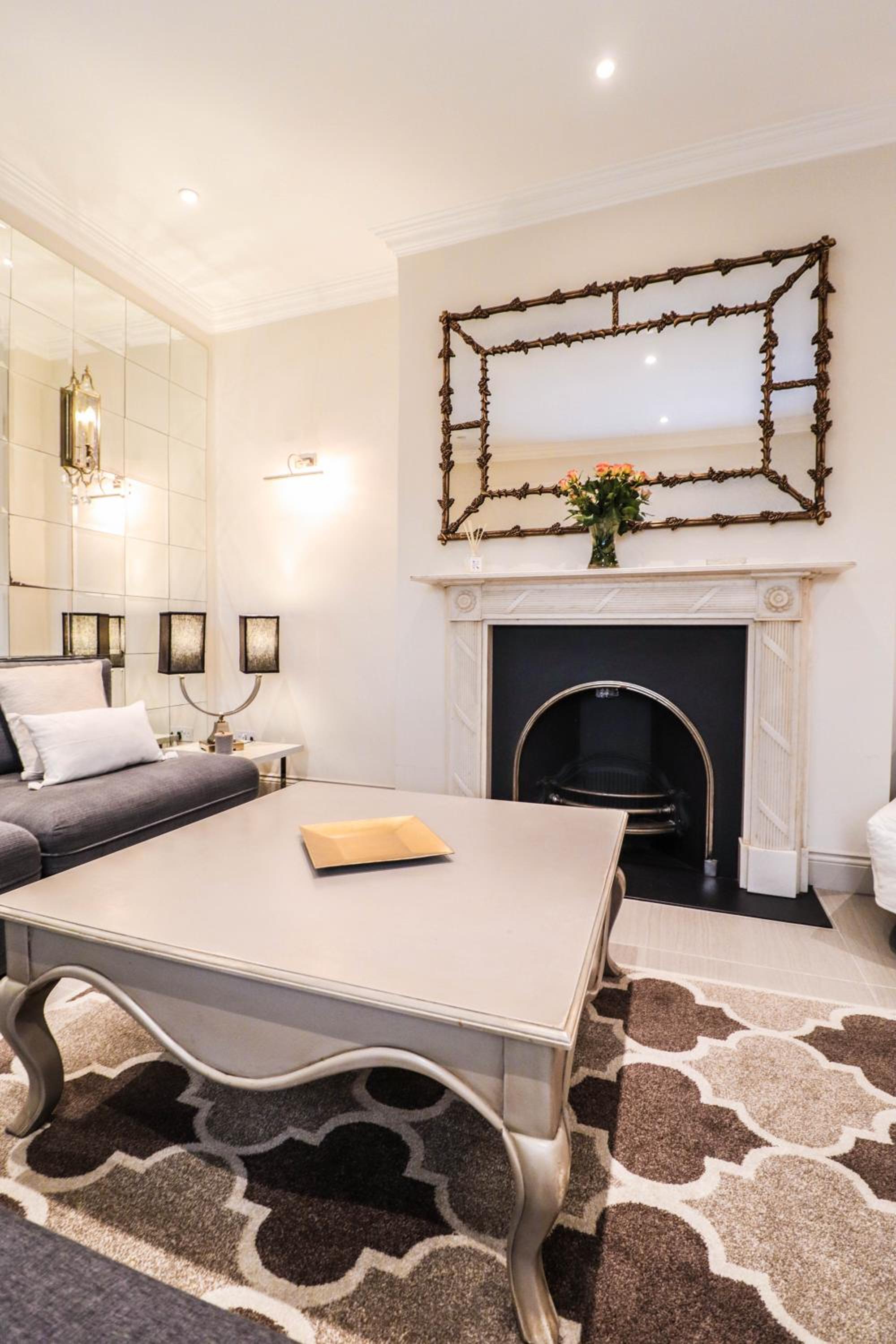 Elegant One-Bedroom! Kensington Flat with Patio