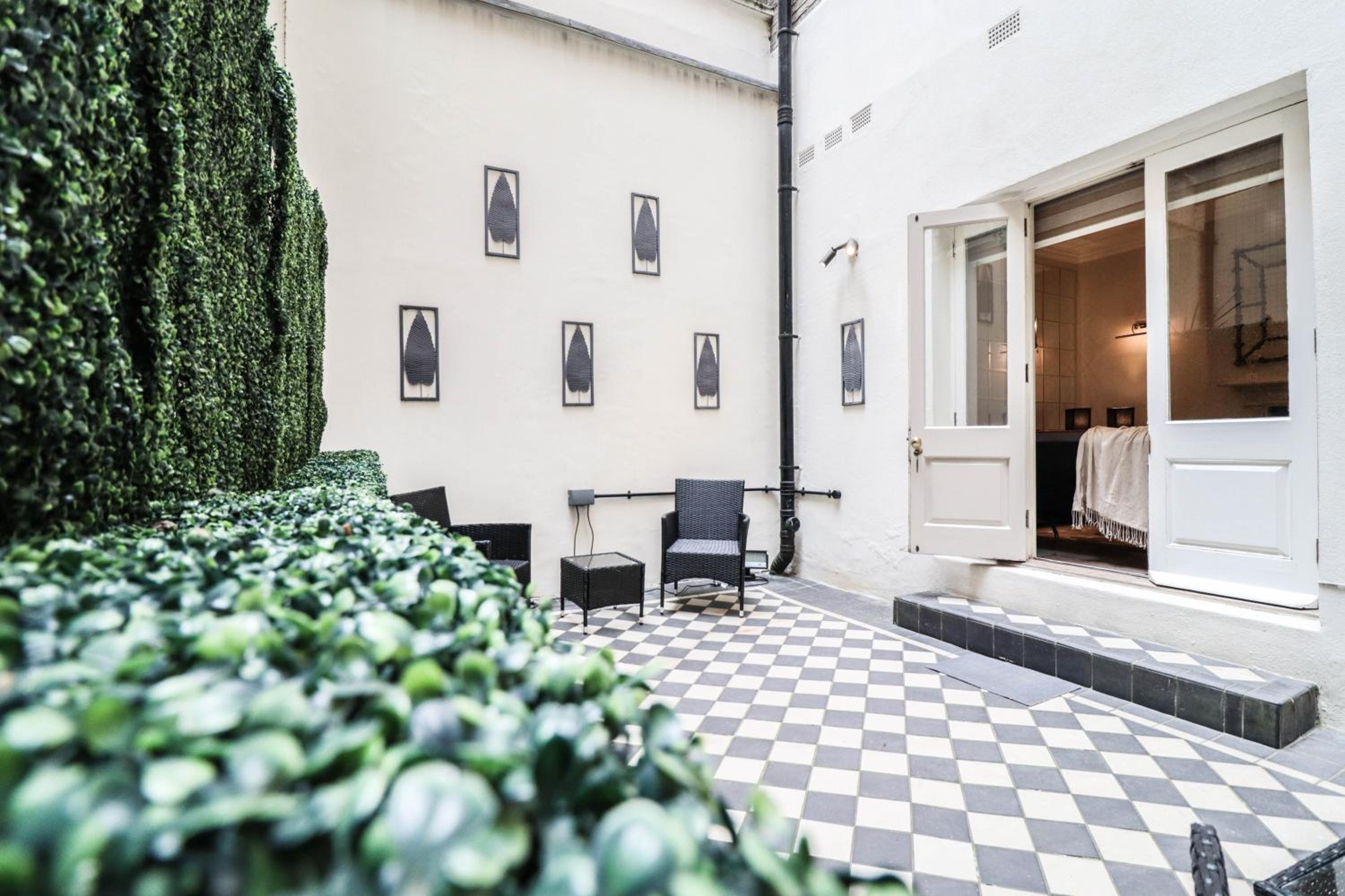 Elegant One-Bedroom! Kensington Flat with Patio