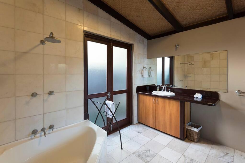 BALA Beach House on ABSOLUTE Beachfront