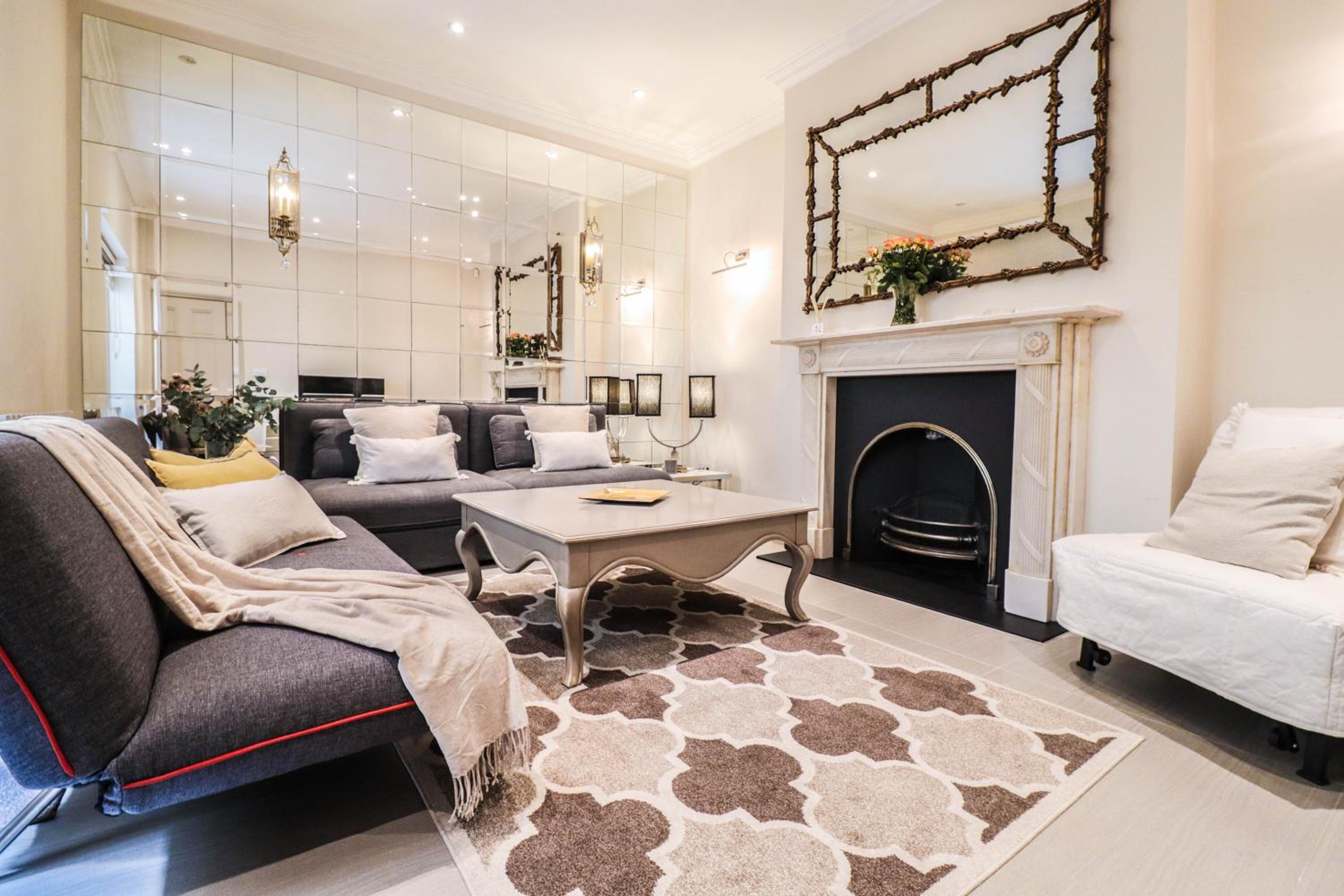 Elegant One-Bedroom! Kensington Flat with Patio