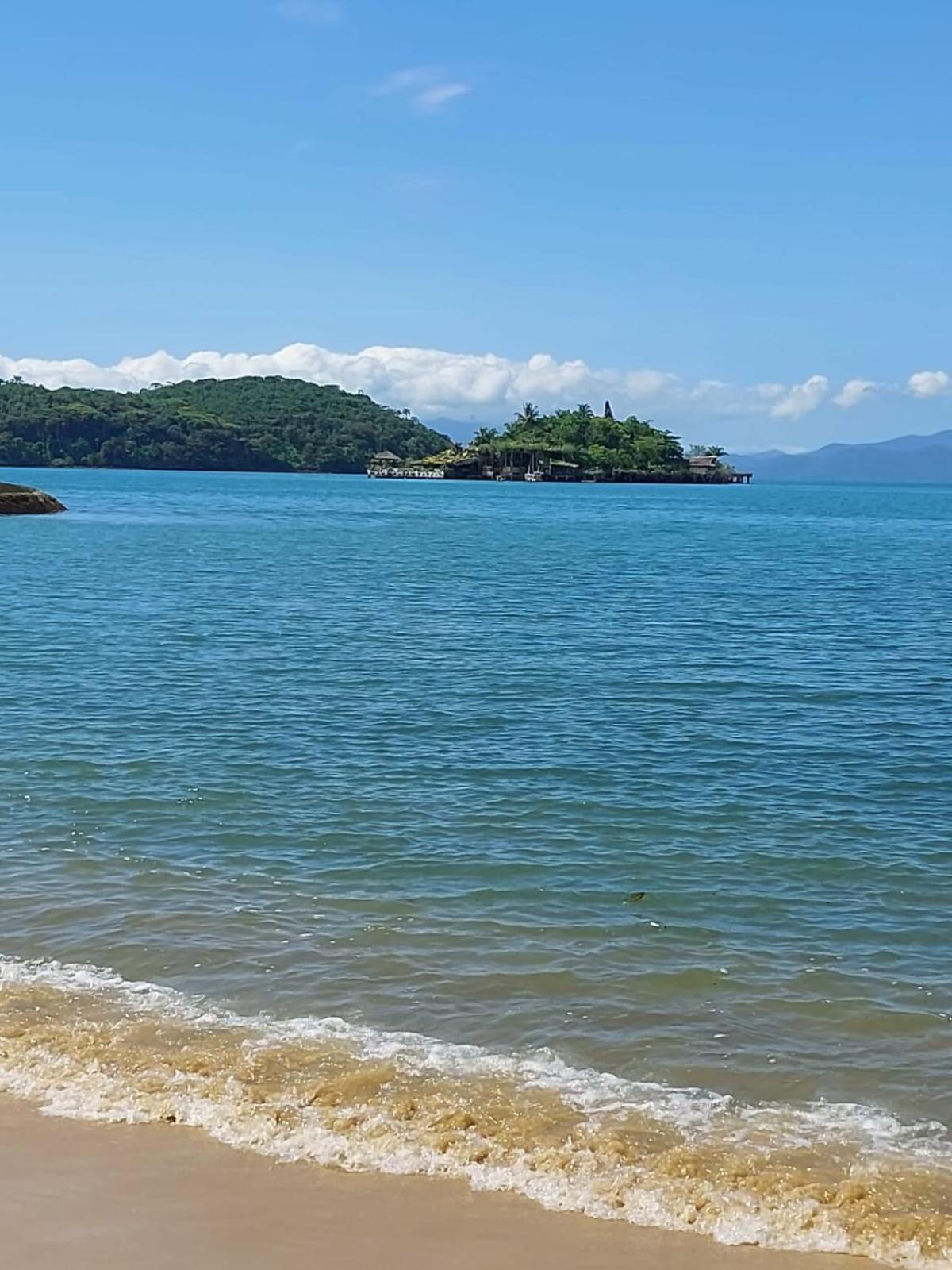 Casa em Paraty pé na areia de frente para o Mar