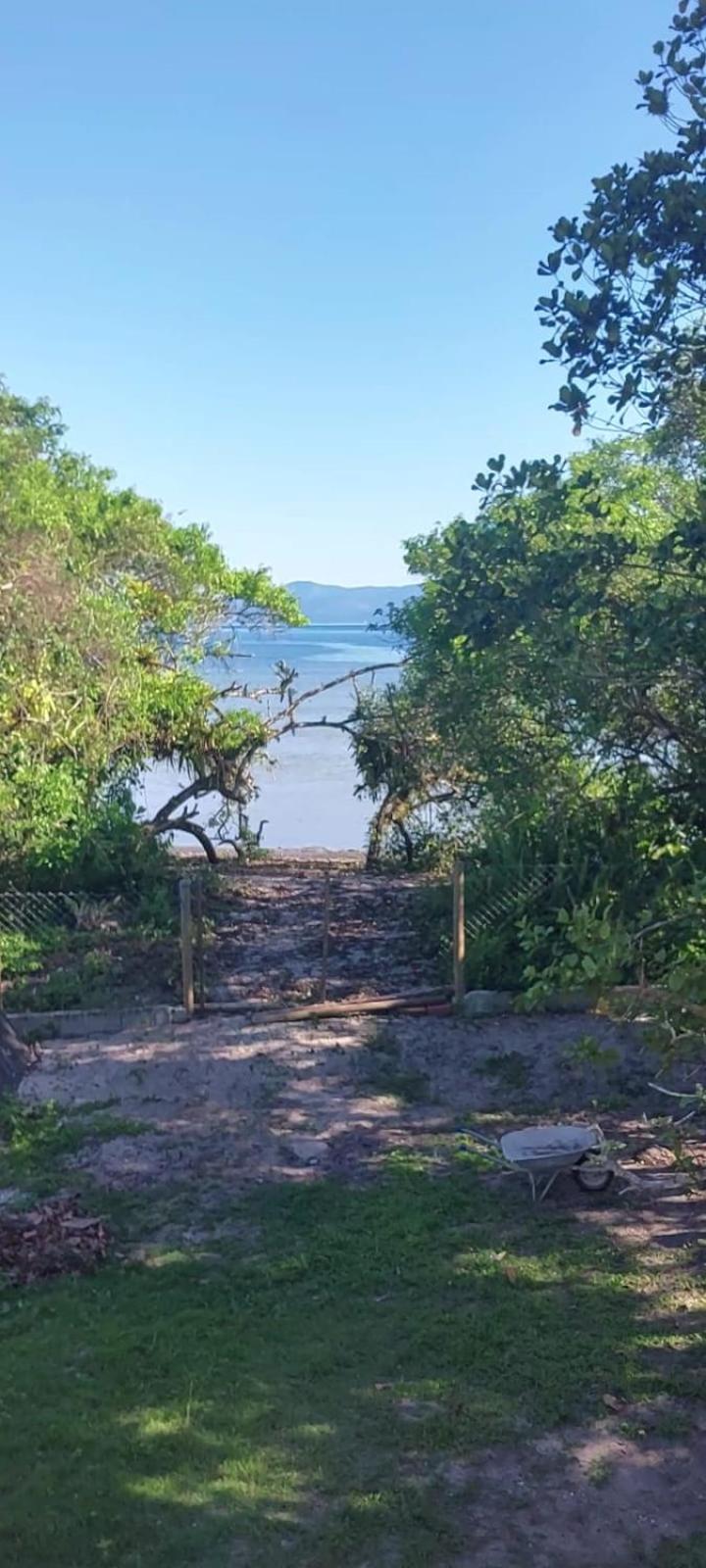 Casa em Paraty pé na areia de frente para o Mar