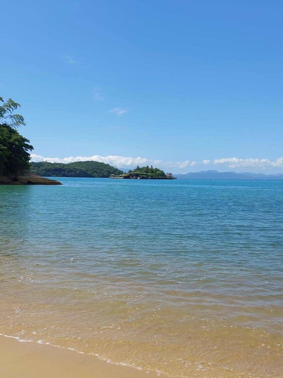Casa em Paraty pé na areia de frente para o Mar