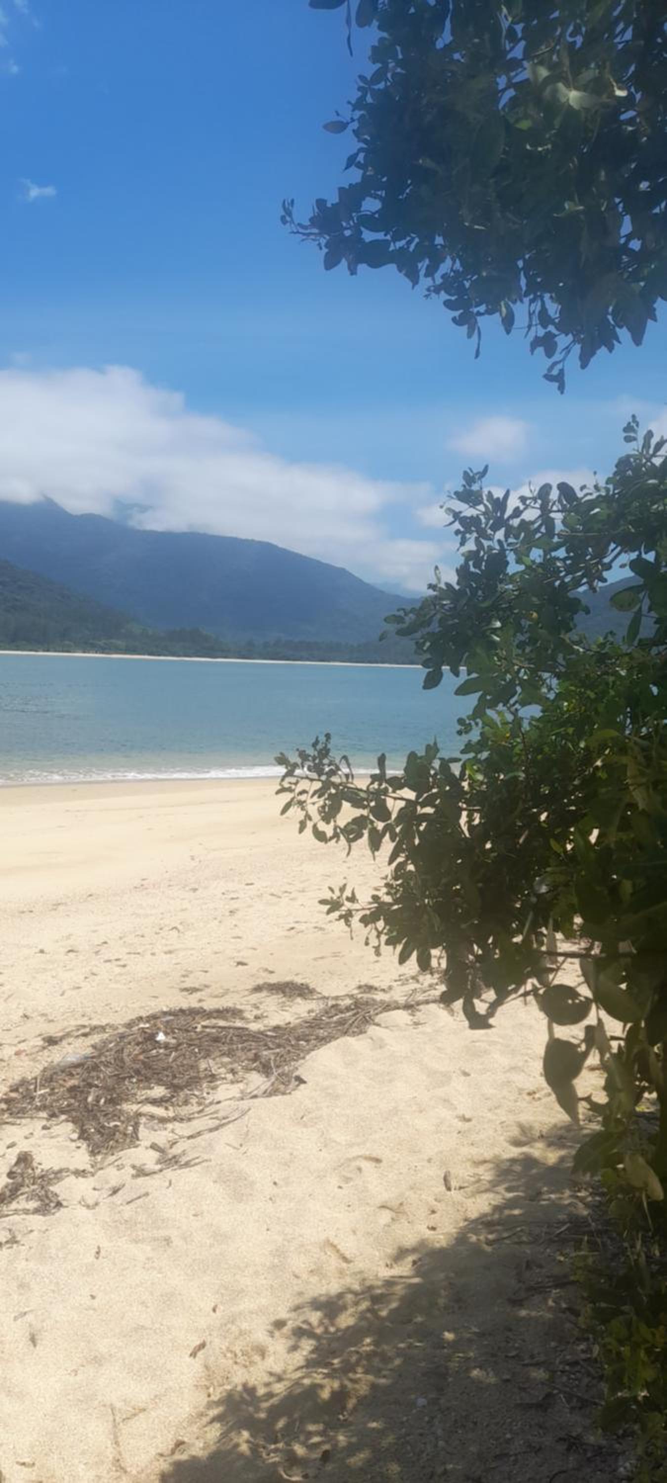 Casa em Paraty pé na areia de frente para o Mar