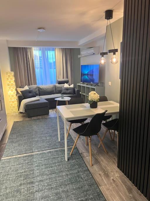 Hotel Spacious and Beautiful Apartment in Bergen with free parking - Image 1